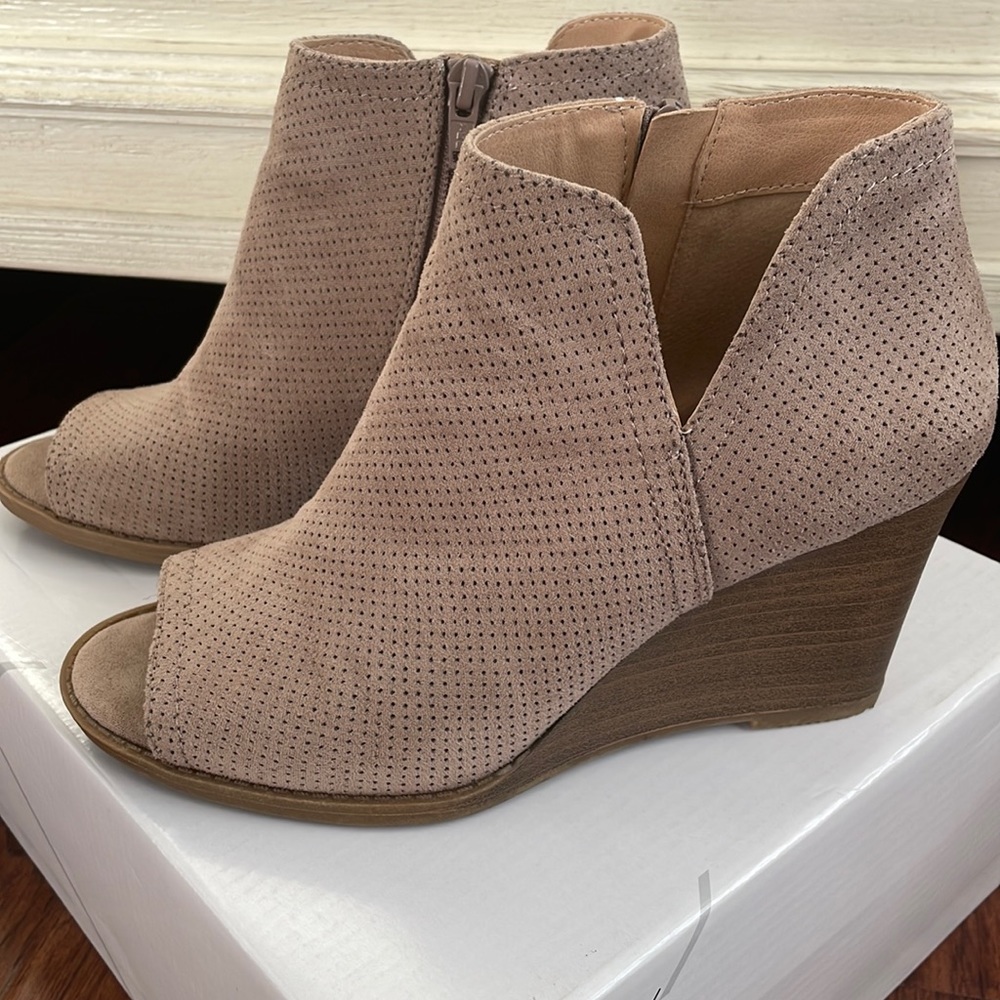 Time and tru open toe ,tan,wedge bootie   Size 7. Inner side zip
